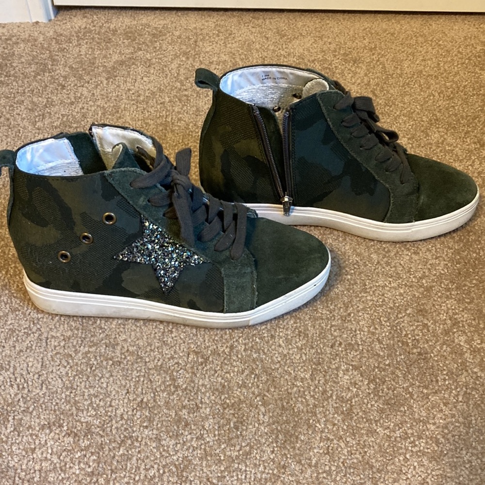 Steve madden green camo wedge heel side zip sneaker - Picture 1 of 6
